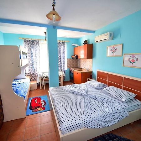 Lovely Apartment W/ Ac + Bath. + Kitchen + Parking And Garden Shkodër Exterior foto